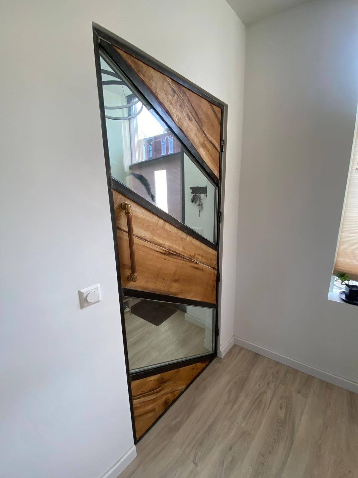 Deur van Staal, Glas en Hout